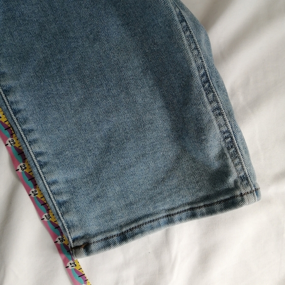 Madewell Pull On Relaxed Jeans in Bellview Wash Medium - Picture 15 of 16